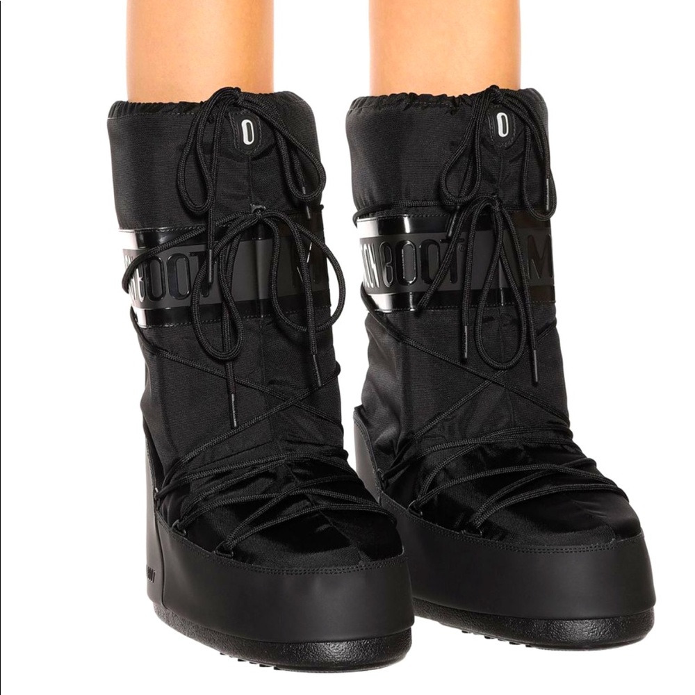 NEW WITH TAGS ORIGINAL BLACK MOONBOOTS MOON BOOTS